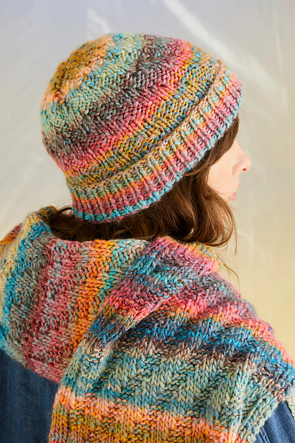 10710 Sea Breeze Hat and Scarf by Sirdar - Image 2