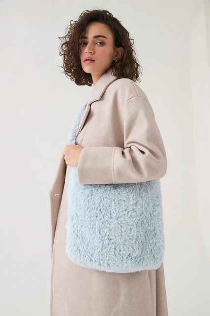 10817 Slouchy Tote Bag by Sirdar - Image 2