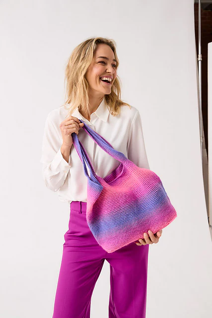 10848 Totally Crochet Tote by Sirdar - Image 4