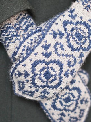 Alice Mittens by Dianna Walla