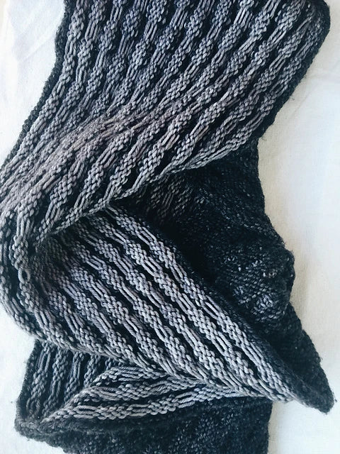 Bauhaus Cowl by Antonia Shankland - Image 2