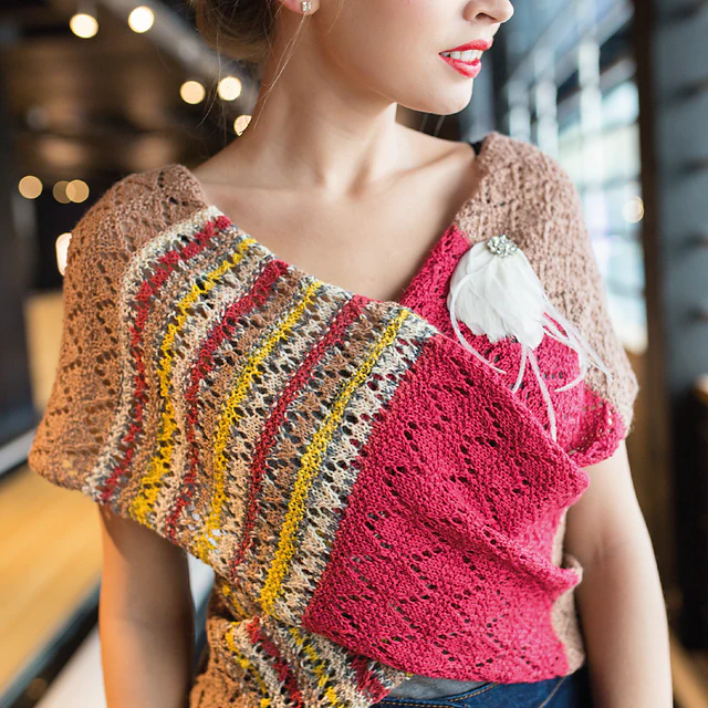 Carduelis Cowl by Emma Wright - Image 2