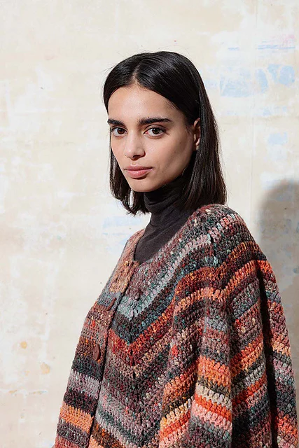 Crocheted cape Federike by LANGYARNS SWITZERLAND - Image 2
