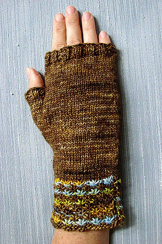 Daisy Mitts by Mary Kay Bishop - Image 2