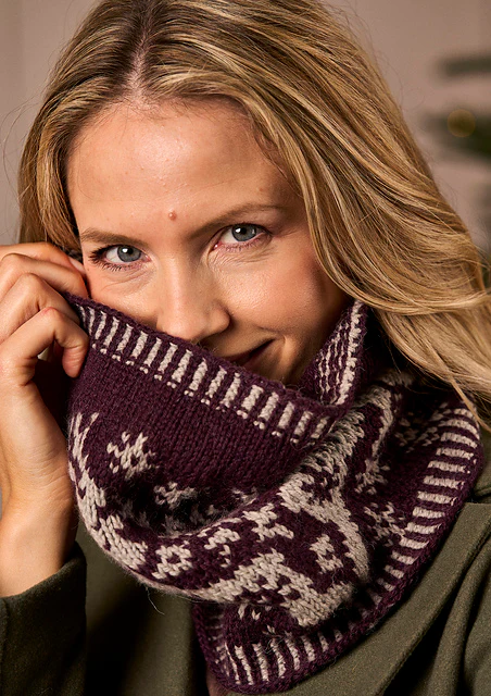 Dancing Reindeers Cowl by Martin Storey - Image 2