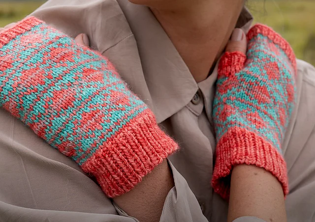 Daya Mittens by Lauren Rad - Image 2
