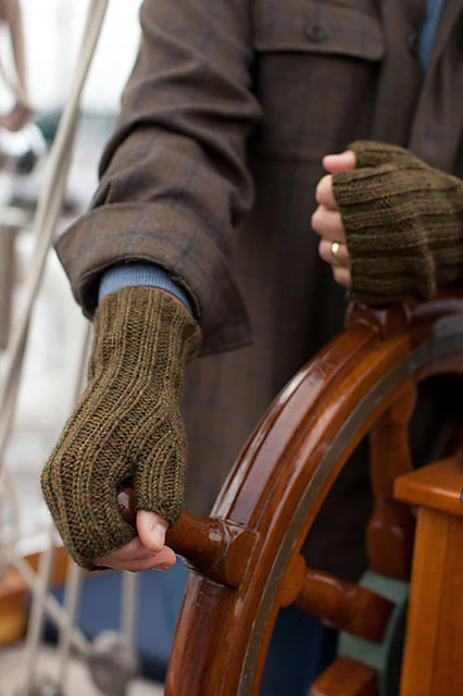 Ferryboat Mitts by Churchmouse Yarns and Teas - Image 3
