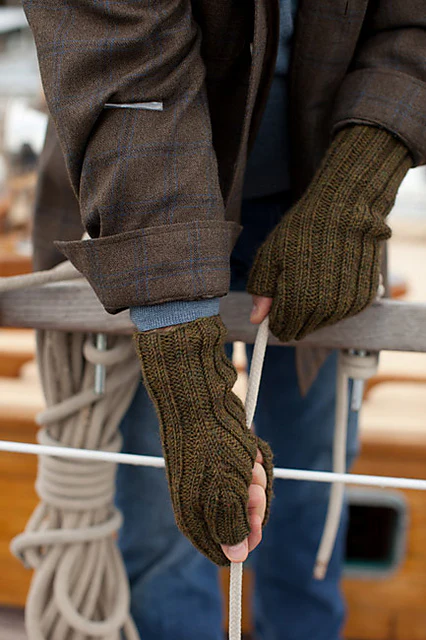 Ferryboat Mitts by Churchmouse Yarns and Teas - Image 5