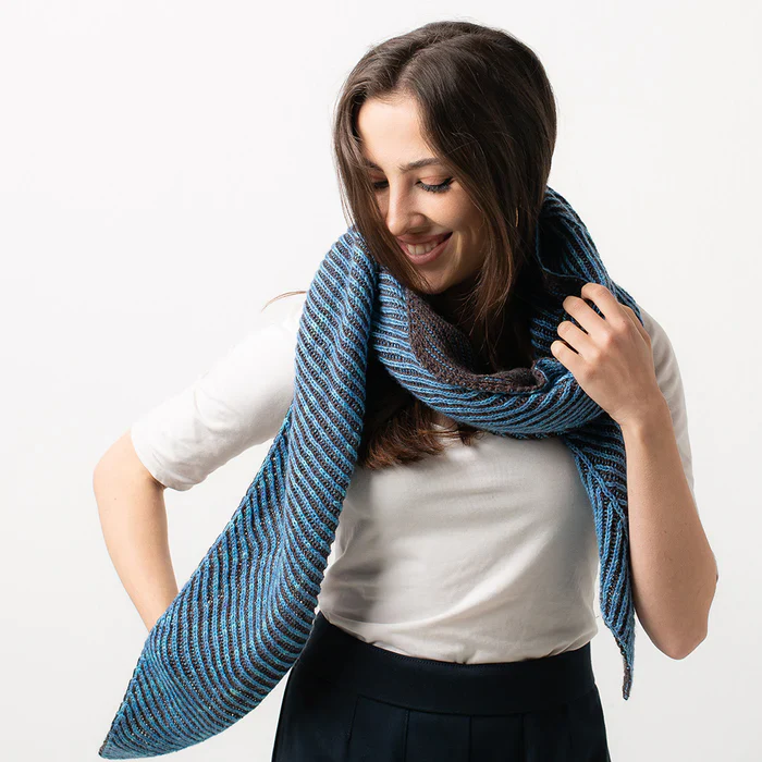 Free - Twisted Trapeze Wrap - Image 5