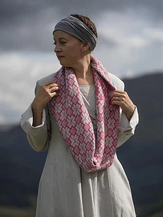 Funchal Moebius by Kate Davies Designs - Image 3