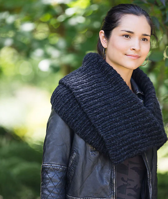 Half & Half Cowl by Churchmouse Yarns and Teas - Image 3