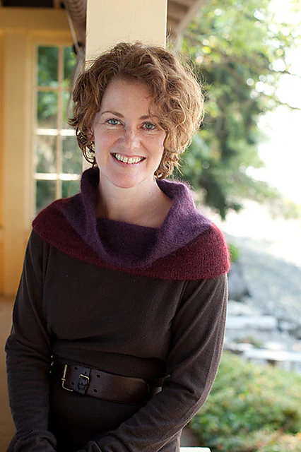 Inside Outside Cowl by Churchmouse Yarns and Teas - Image 3