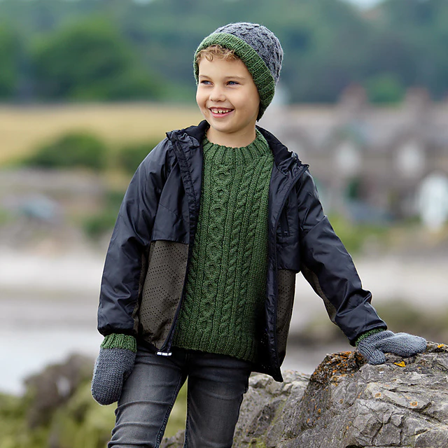 Kinsley hat and mitts by Sarah Hatton - Image 2