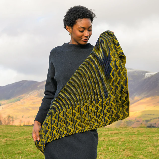 Kyria Shawl by Hanna Maciejewska - Image 4