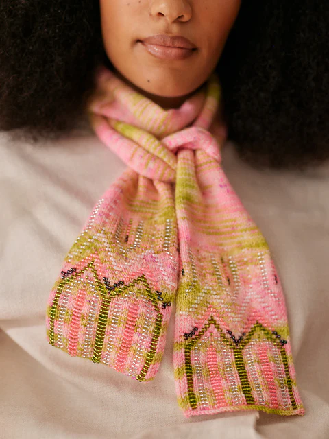 Laine Beaded Colourwork: A Modern Approach to Knitting with Beads by Jeanette Sloan - Image 17