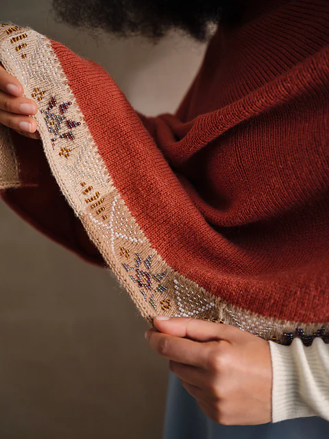 Laine Beaded Colourwork: A Modern Approach to Knitting with Beads by Jeanette Sloan - Image 9