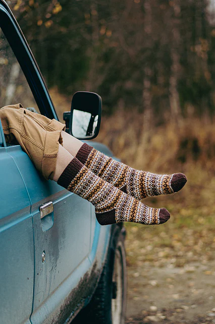 Laine Unfolding Landscapes: 17 Knits for the Road by Ronja Hakalehto - Image 11