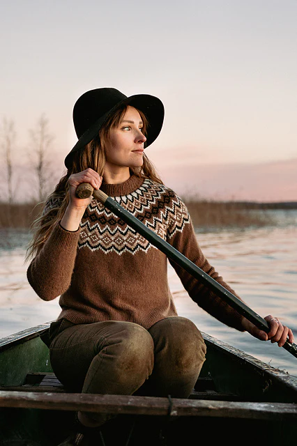 Laine Unfolding Landscapes: 17 Knits for the Road by Ronja Hakalehto - Image 13