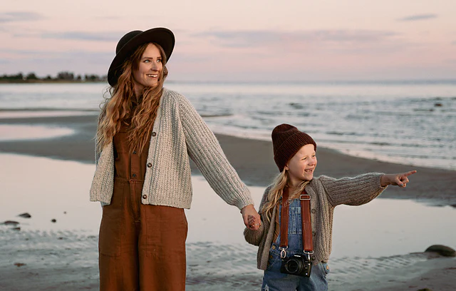 Laine Unfolding Landscapes: 17 Knits for the Road by Ronja Hakalehto - Image 2