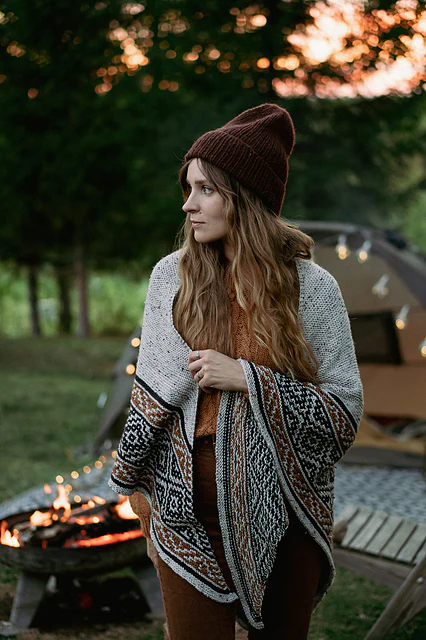 Laine Unfolding Landscapes: 17 Knits for the Road by Ronja Hakalehto - Image 6