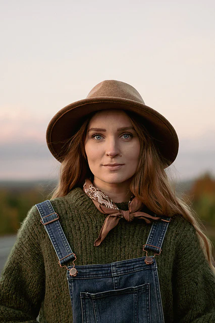Laine Unfolding Landscapes: 17 Knits for the Road by Ronja Hakalehto - Image 8