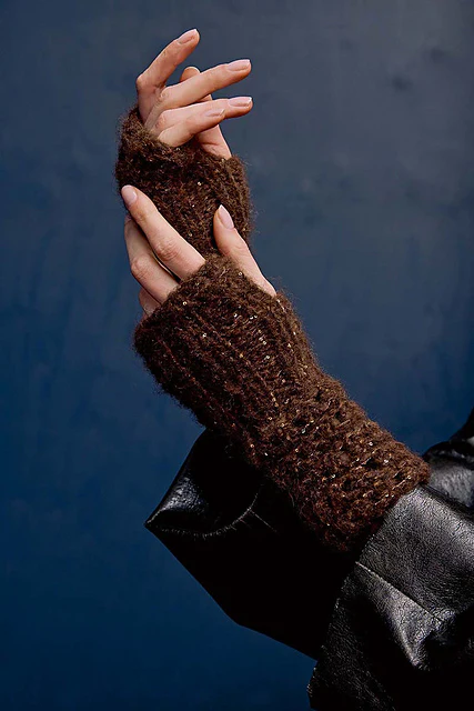 Lang Yarns Punto 89: Baby Lama Pattern Booklet (Fall 25) - Image 6