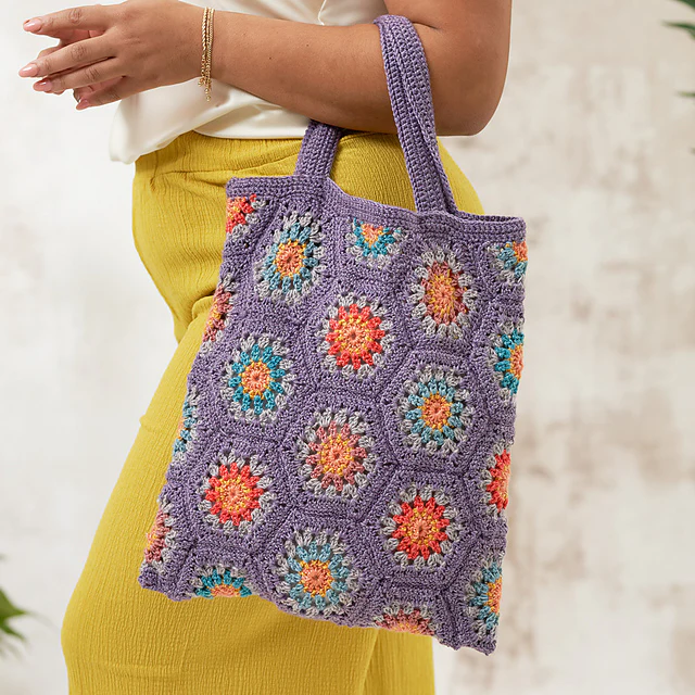 Leonora Shawl & Bag by Cassie Ward - Image 3