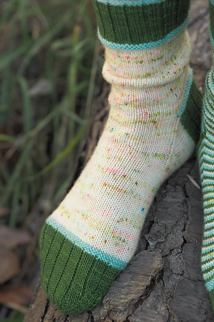 Mix & Mingle by Plucky Knitter Design - Image 5