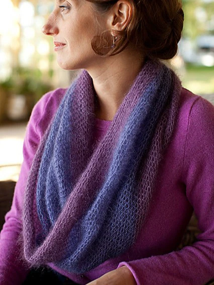 Moebius Cowl by Churchmouse Yarns and Teas - Image 3