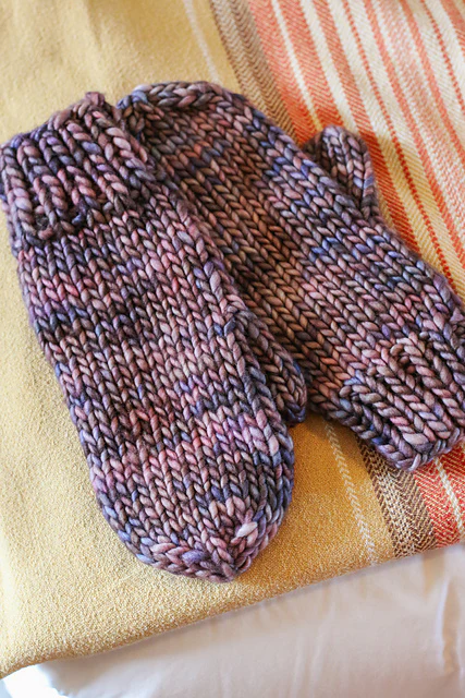 Poppy Mittens by Lena Skvagerson - Image 4
