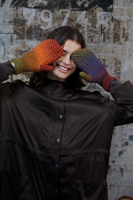 Sui Mittens PTO-063_02 Lang Yarns - Image 3