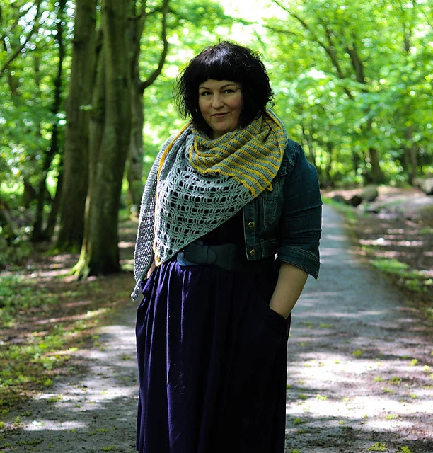 Runswick Shawl by Anna Nikipirowicz - Image 2