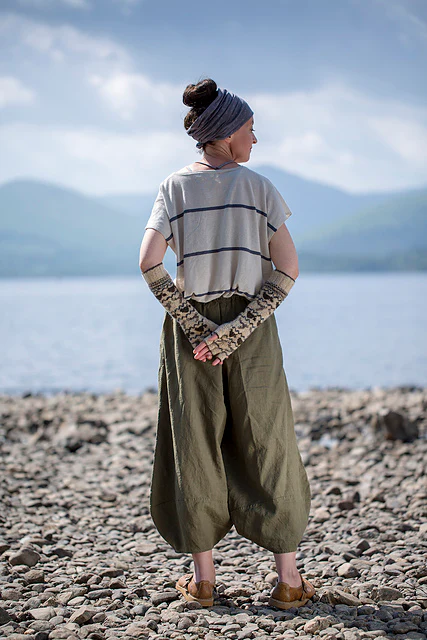 Tortoise and Hare gauntlets by Kate Davies Designs - Image 3