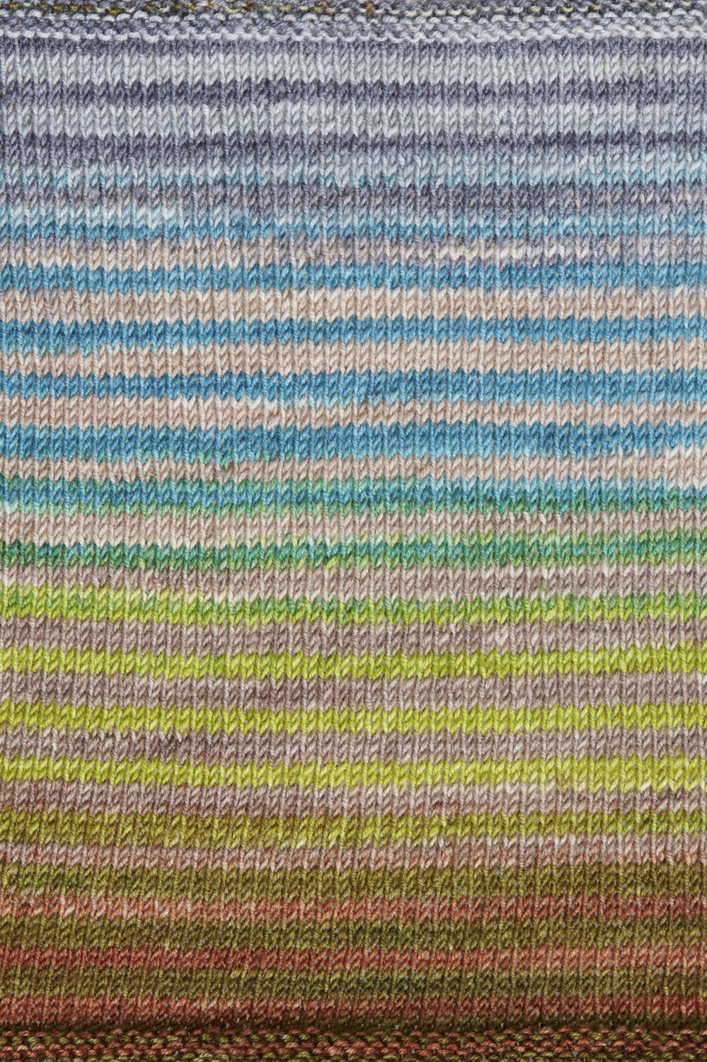 Urth Yarns Uneek Fingering 3030 - Image 2