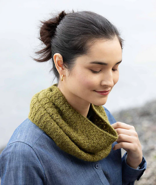 Vineyard Cowl & Beanie by Churchmouse Yarns and Teas - Image 4